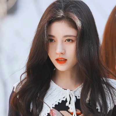 小资女孩向前冲